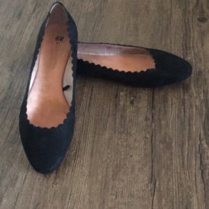 Black flat shoe